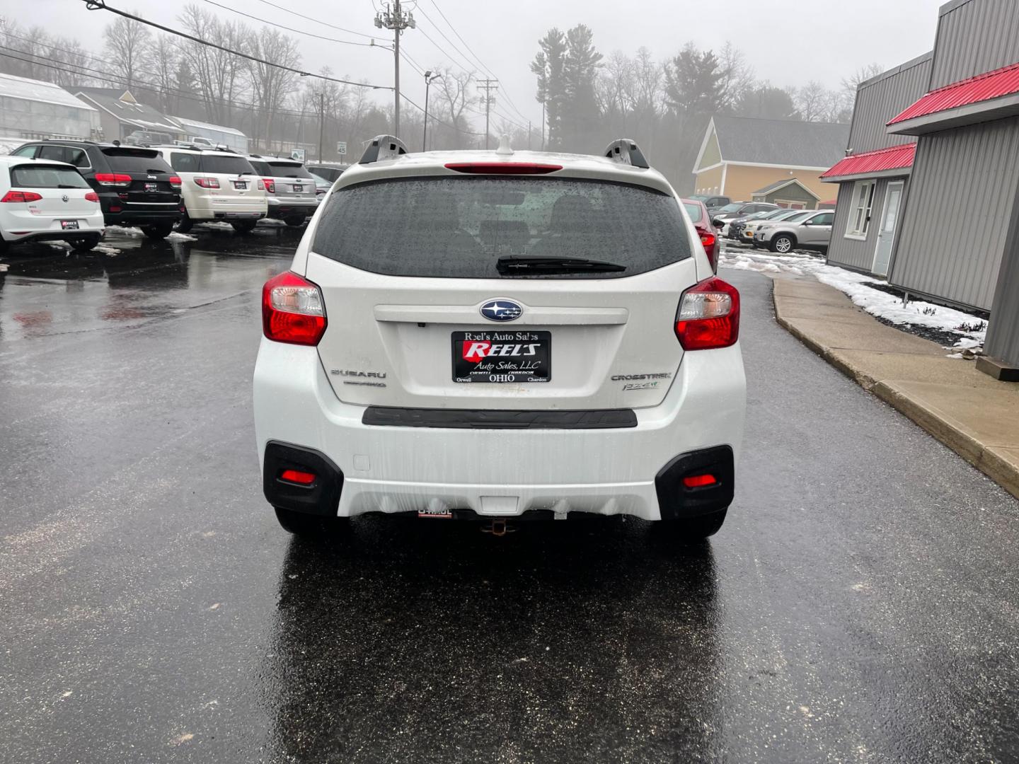 2017 White /Black Subaru Crosstrek 2.0i Limited PZEV CVT (JF2GPANC4HH) with an 2.0L I4 DOHC 16V engine, Automatic transmission, located at 11115 Chardon Rd. , Chardon, OH, 44024, (440) 214-9705, 41.580246, -81.241943 - Photo#6